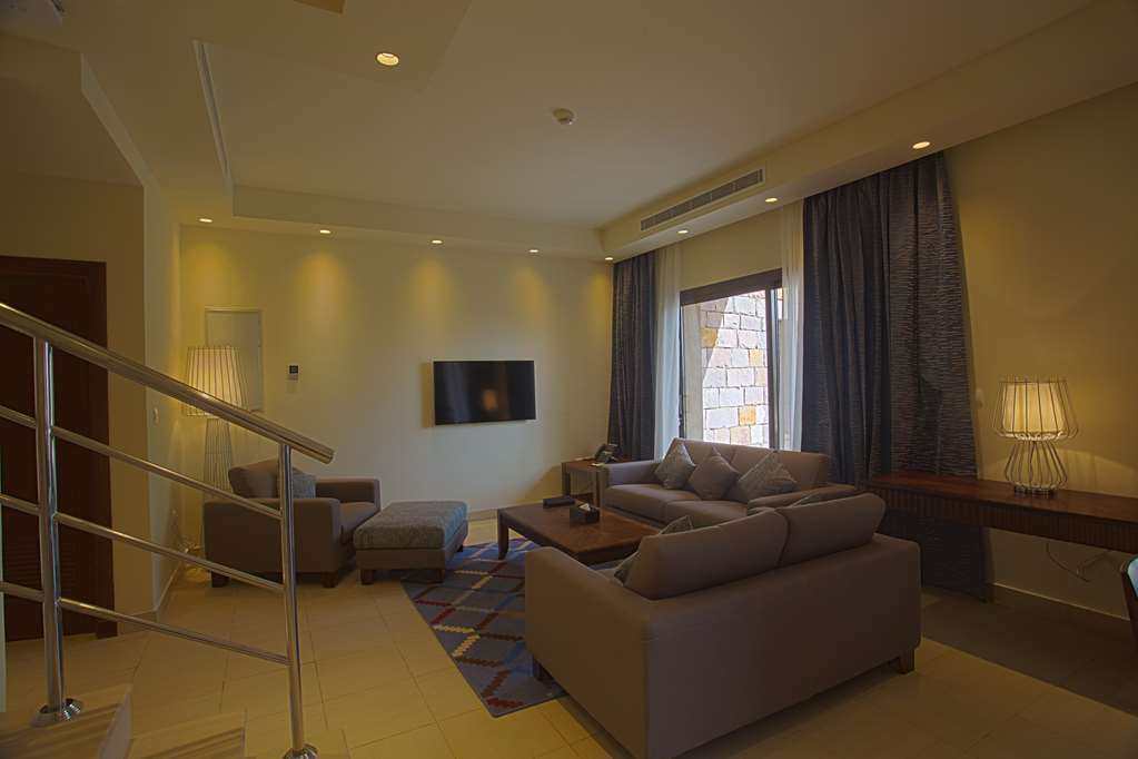 Golden Tulip Sharma Resort Room photo