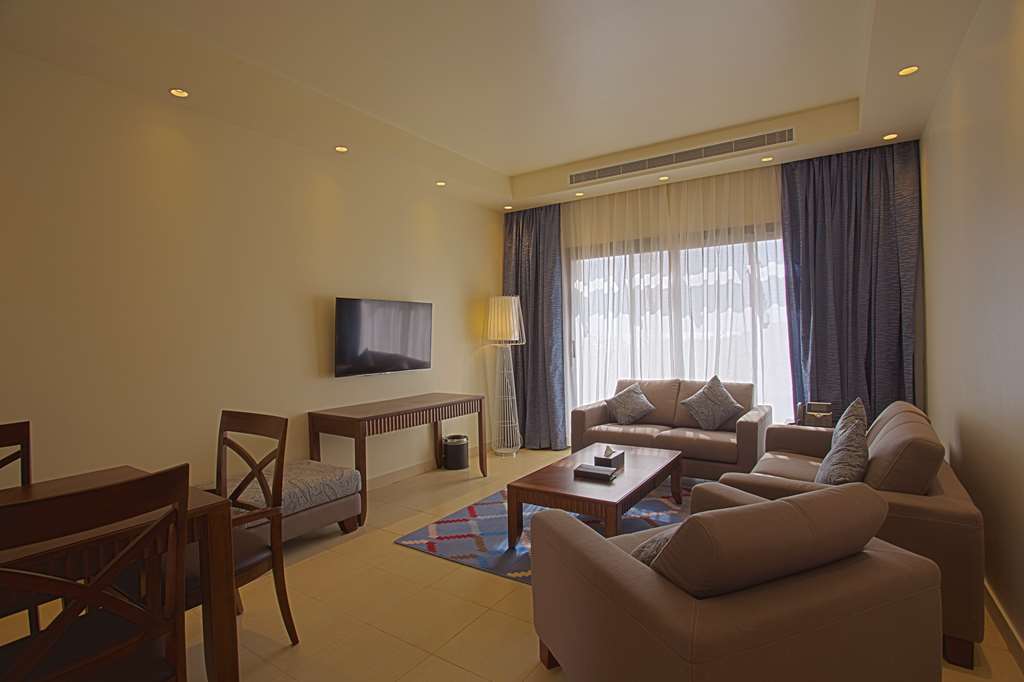 Golden Tulip Sharma Resort Room photo